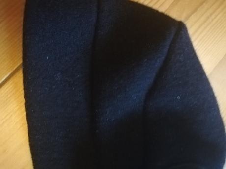 Predám ciernu dámsku čiapku, 