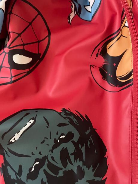 Nepremokavý kabát, ako nový, marvel,110