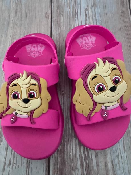 Letné sandálky pre dievčatko veľ 24 s motívom skye, sinsay,24