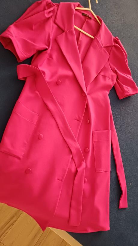 Cyklámenové šaty, 38