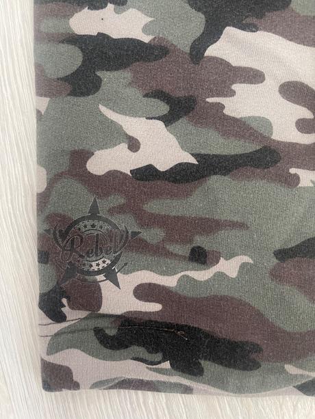 Rebel sako, rebel kids,80