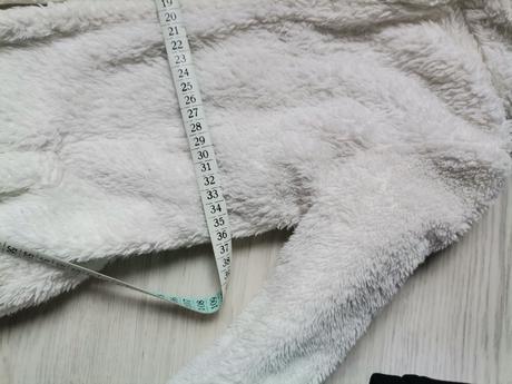 Huňatá hrubá  biela mikina, 146