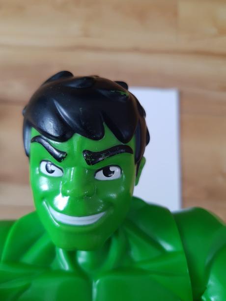 Postavičky hulk a super woman, 