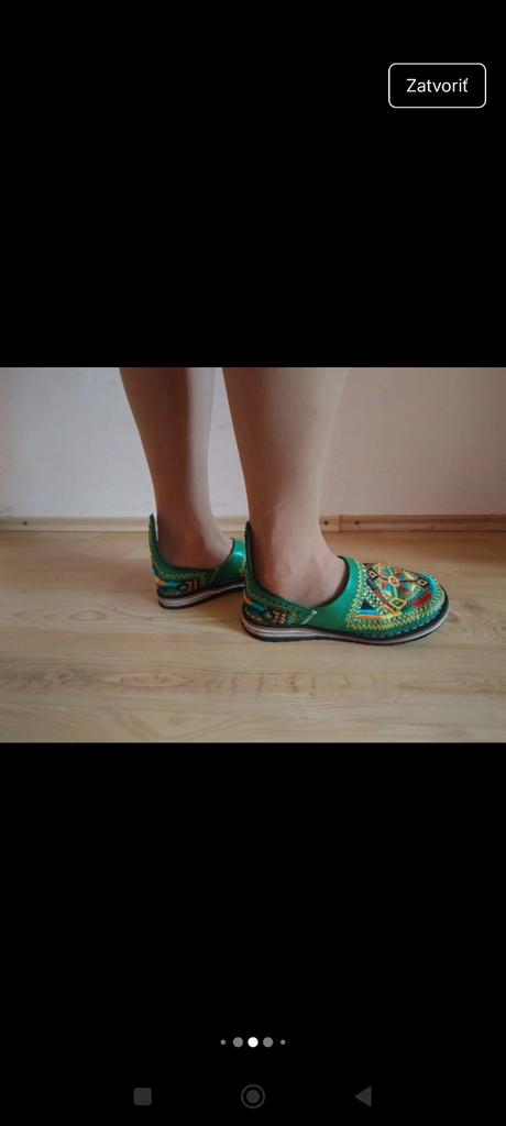 Vyšívané topánočky, 39