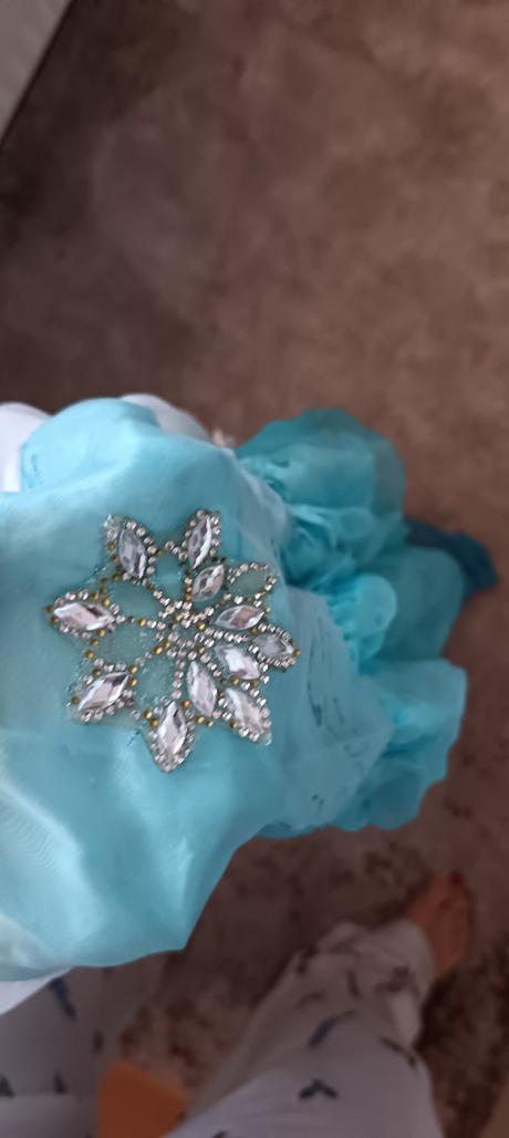 Šaty frozen s vlečkou,