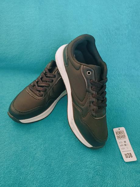 Tenisky s visačkou 37/38, 37