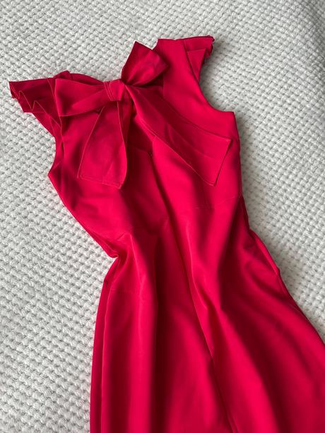 Spoločenské šaty, 42