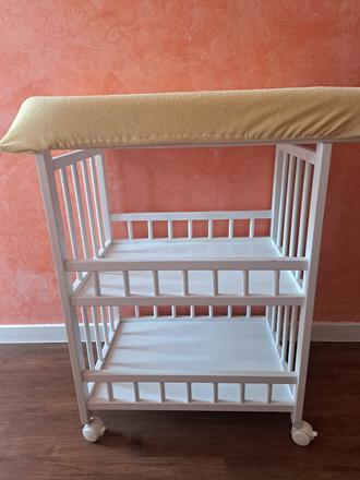 Prebaľovací pult (na kolieskach), 