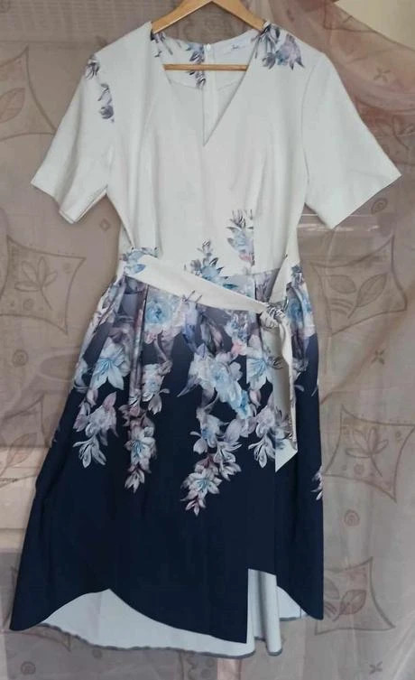 Spoločenské šaty, 44