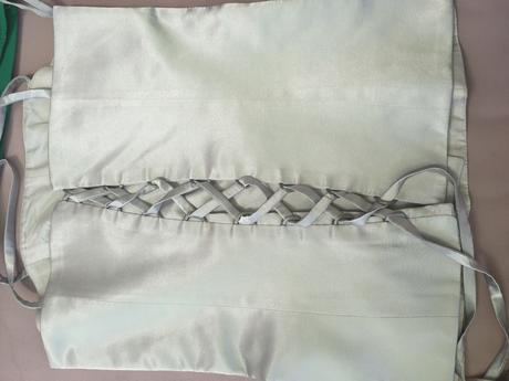 Korzet rôznej farby, 