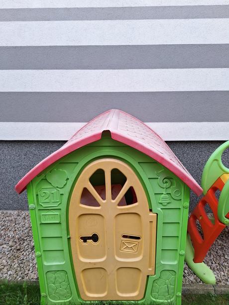 Šmykľavka  a zahradny domček, 