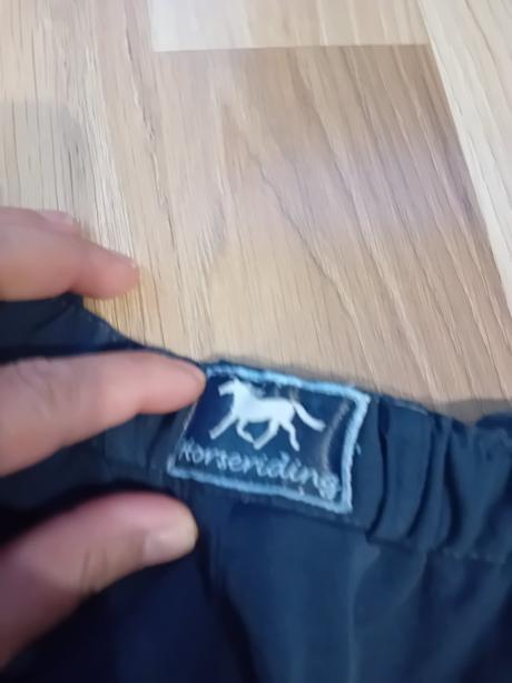 Nohavice na koňa, 134