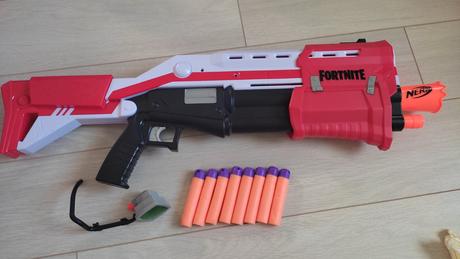 Nerf fortnite tactical-shotgun s postou, 