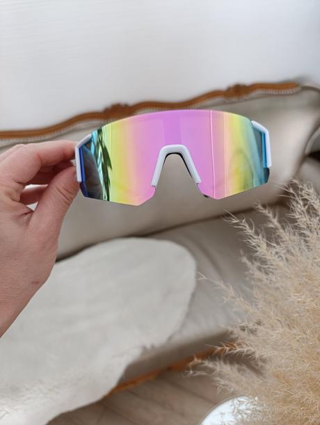 Športové slnečné okuliare,