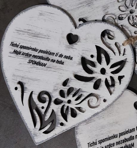 Drevené dekorácie na cintorín, 