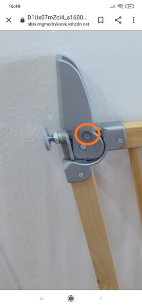 Nefunkčné istenie záklopky na zábrane na schodisku