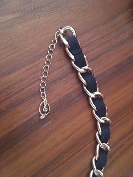 Cierno zlaty naramok, 