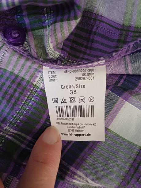 Fialová košeľa, 38