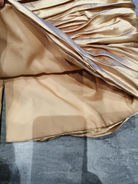 Zlatožlté saténové šaty vs, s