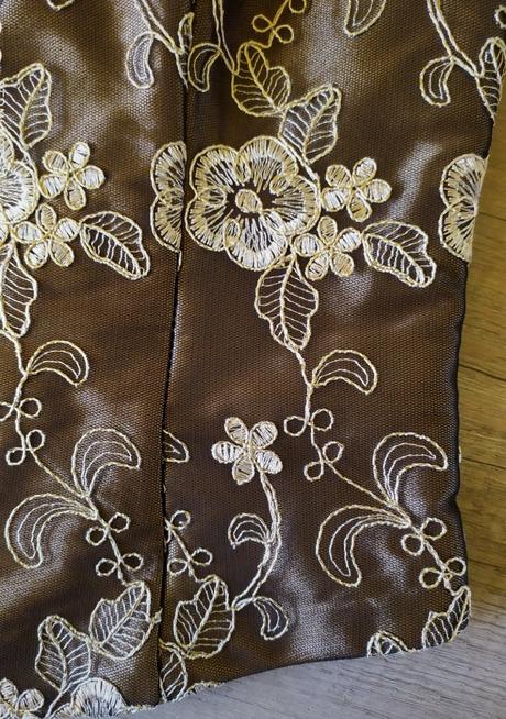 Príležitostné šaty, 38