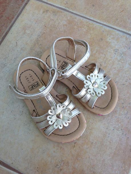 Krásne zlaté sandálky, f&f,26