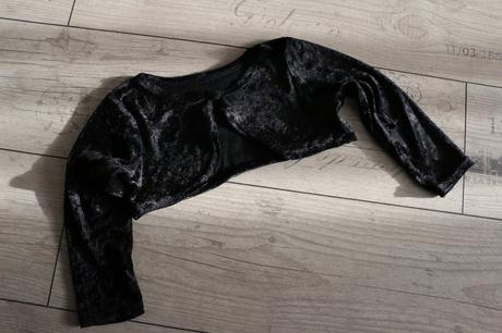 Zamatové bolerko, 98