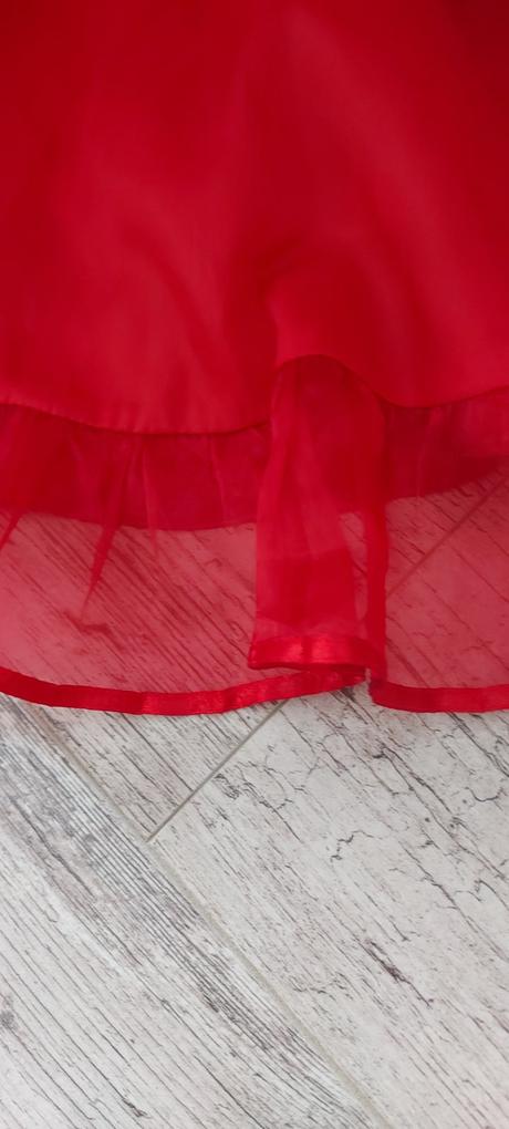 Šaty s bolerkom vhodné i na ples i na redovy tanec, s