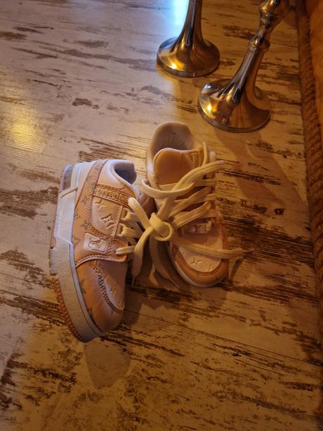 Dievčenské tenisky, 32