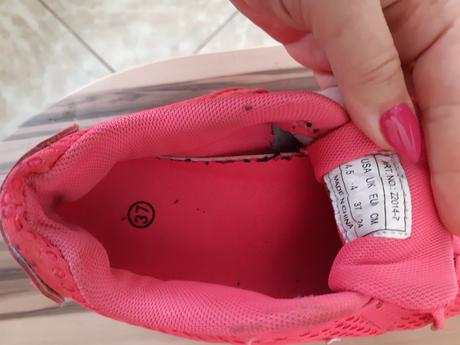 Ružové tenisky, 37