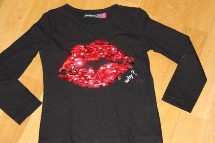 Tričko s flitríkovou pusinou, desigual,104