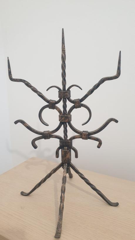 Svietnik patinovaný, 