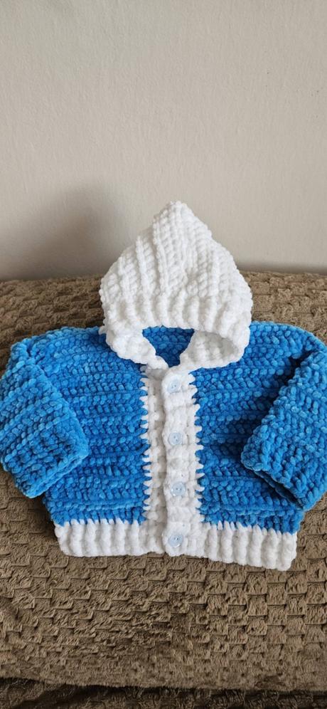 Predám handmade hačkované čiapky, deky, oblečenie, <50