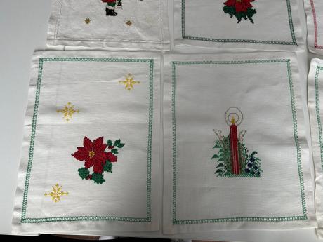 Vianočné ručne vyšívané obrúsky,