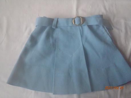 Bledomodrá suknička, 86