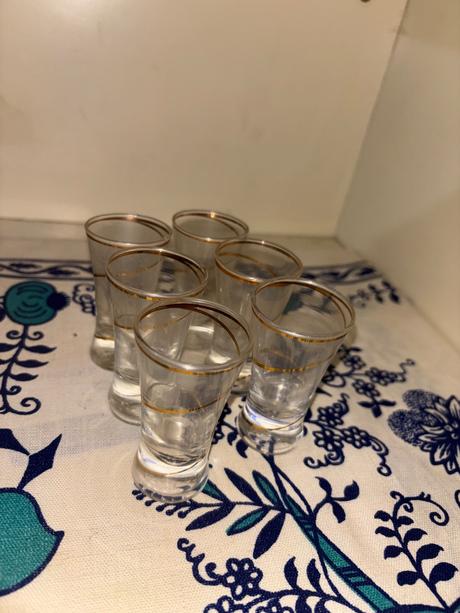 Elegantné retro štamperlíky so zlatým okrajom 6ks, 