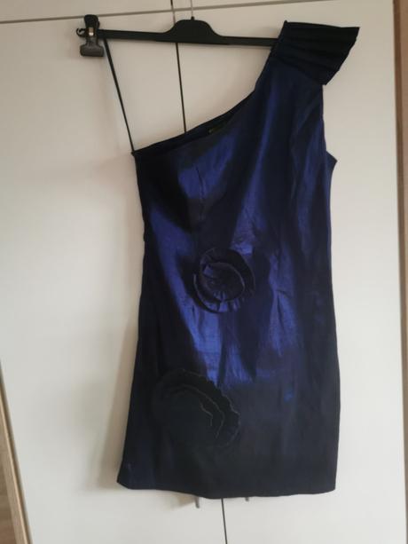 Tmavomodre šaty s perleťovým odleskom, l