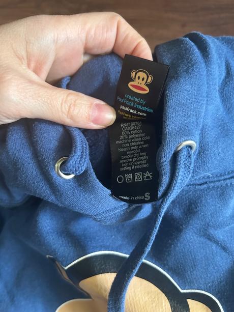 Mikina s opicou, 158