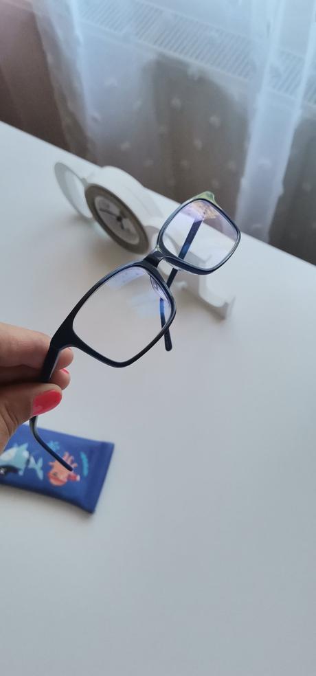 Min. nosené okuliare,