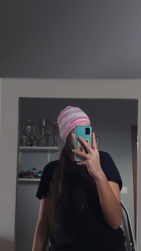 Handmade bielo-ruzova pletena ciapka, 