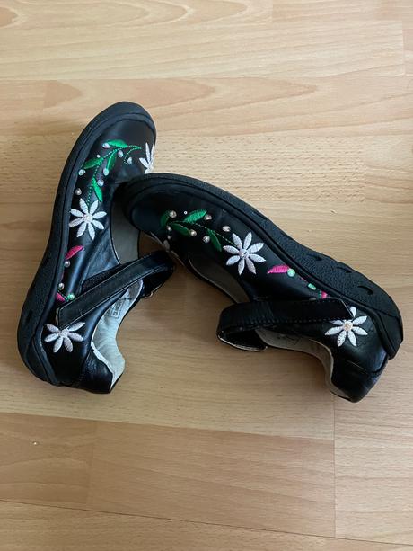 Čierne balerínky s kvetmi, 34