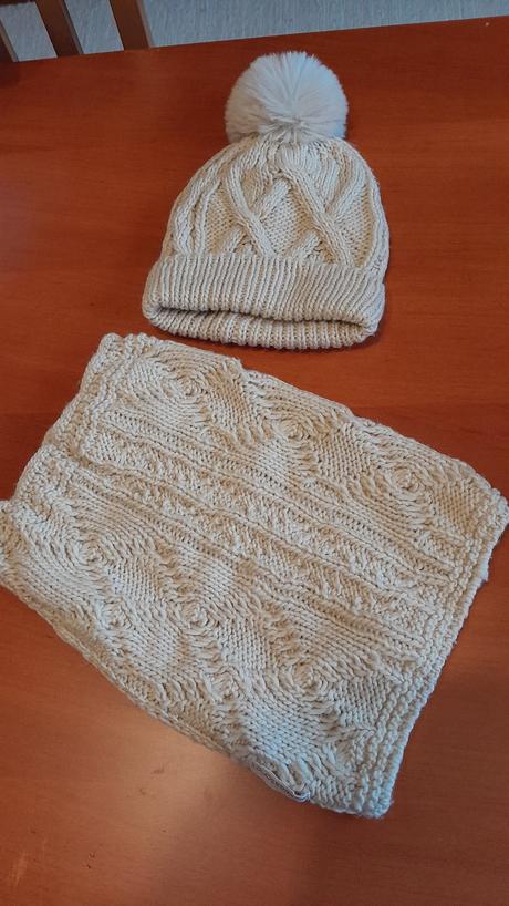 Šál (nakrčnik)a zateplena čiapka, 86