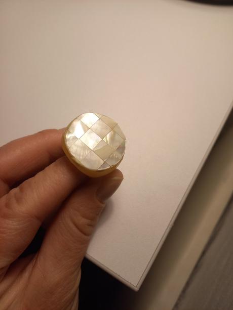 Prsteň s perleťovou mozaikou, bijou brigitte