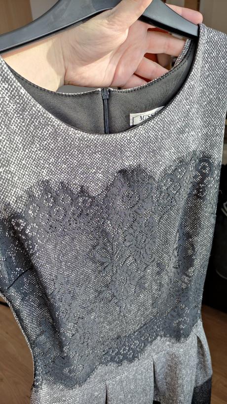 Sivé šaty s čipkou, s