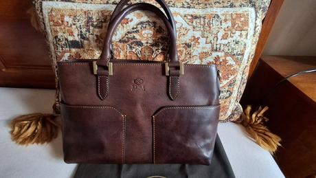 Hnedá kabelka time resistance, 