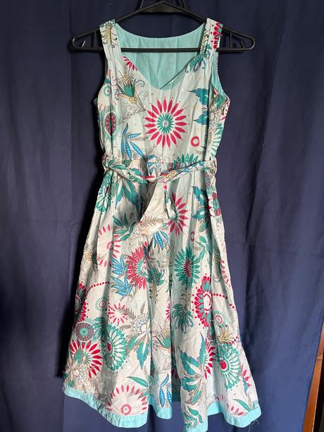 Saty, marks & spencer,140