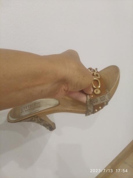 Guess slapky, guess,37