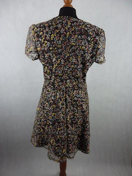 Kvalitné čipkované šaty, m