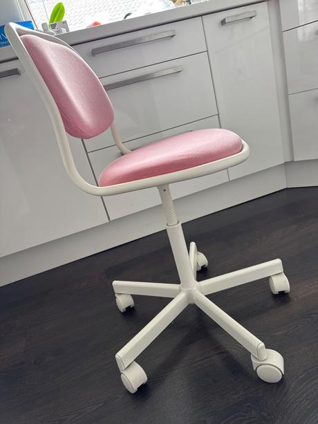 Detská stolička k písaciemu stolu,