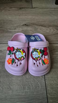 Nove crocsy, 27
