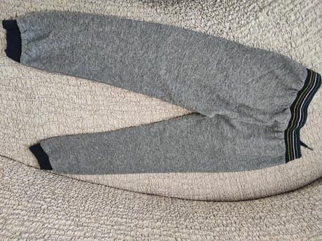 Predám chlapč. mayoral teplákové nohavice veľ. 122, mayoral,122